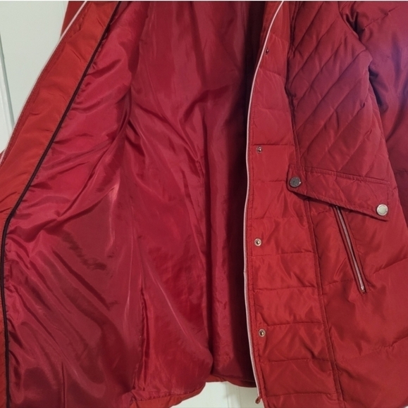 LONDON Fog Women's Diamond Quilted Down Winter Coat Size Medium in Re - Picture 4 of 9